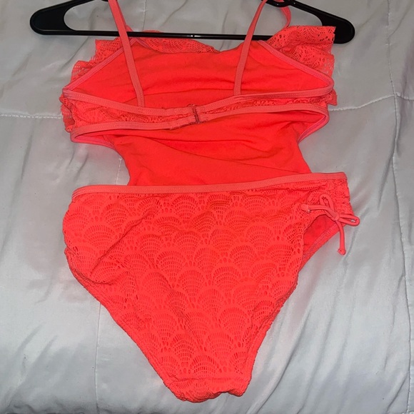 Kids (14-16) One-Piece Textured Swimsuit - Picture 2 of 4